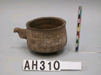 藏品(漢～六朝  單把三足陶盃)的圖片